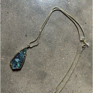 Kendra Scott necklace